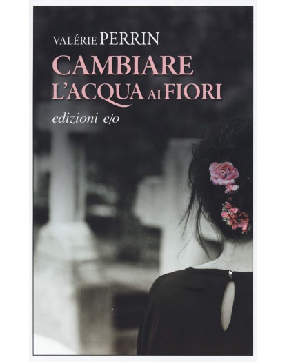 Cambiare l'acqua ai fiori