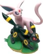 Pokémon: Collezione Premium con statuina dell’espansione Evoluzioni Prismatiche